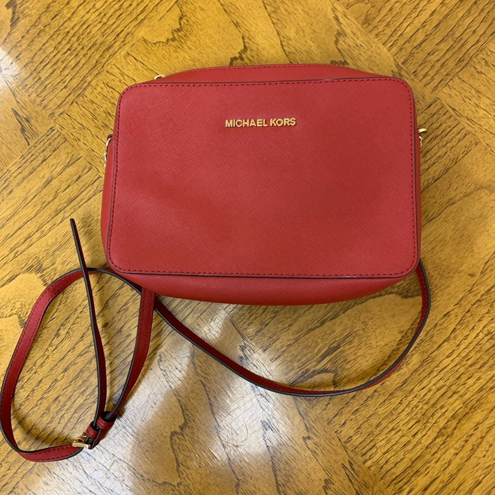 Michael Kors Women's Crossbody - Jet Set Zip Closure, Red, Medium